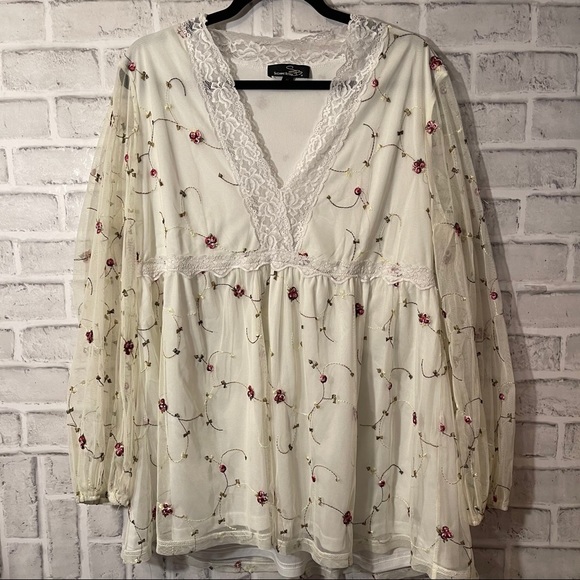 Suzanne Betro Tops - Suzanne Betro Floral Embroidered Cottage Core Top